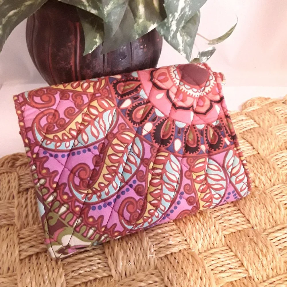 VERA BRADLEY  Quilted Resort Medallion Fold Over Wallet Excellent Unused